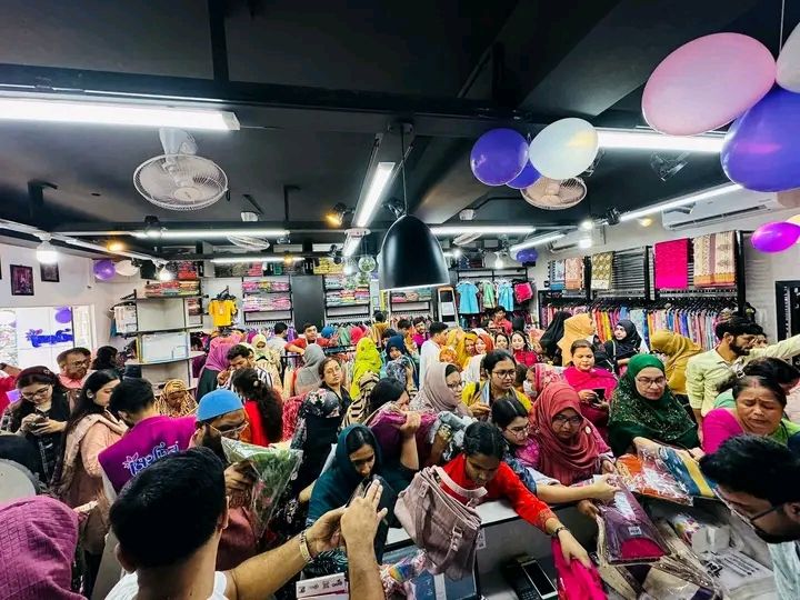 রাজশাহীর ফ্যাশনপ্রেমী সবার প্রতি আন্তরিক ভালোবাসা ও কৃতজ্ঞতা। 💛